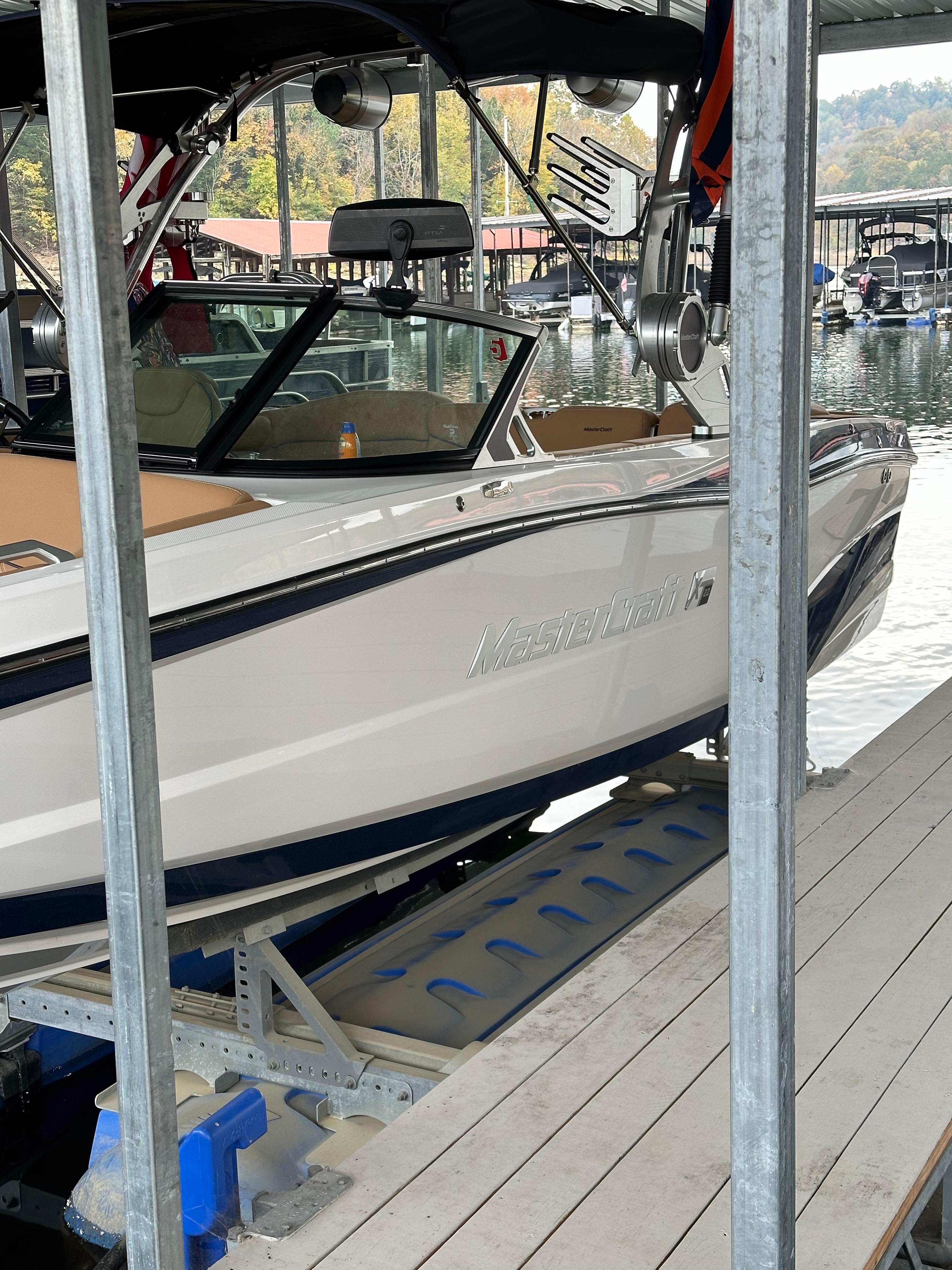 2021 MasterCraft XT22