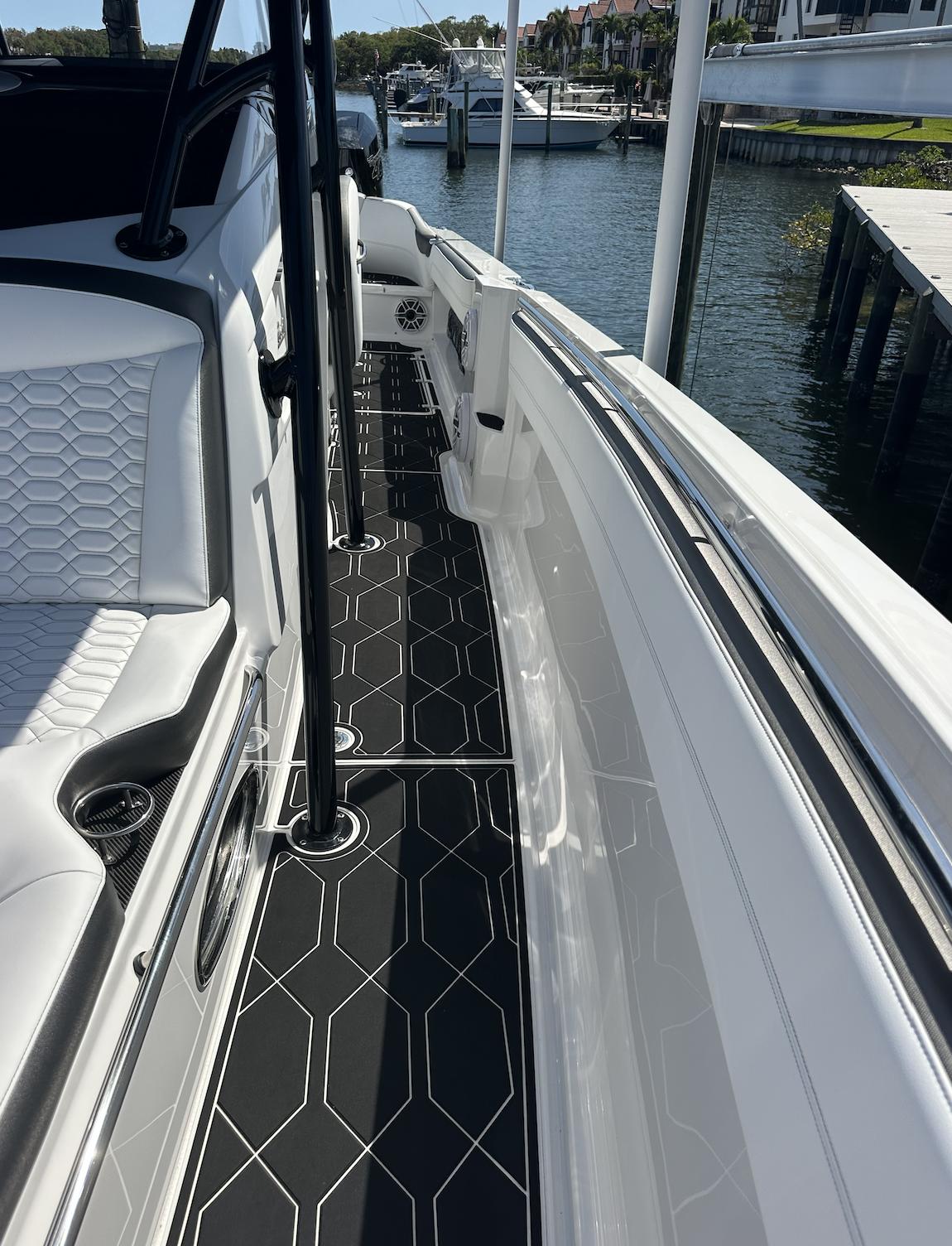 Nor-Tech-390 Sport Center Console 2023 -KY-US-2023 Nor-Tech 390 Sport Center Console boat with sleek deck design and modern seating.-9746423