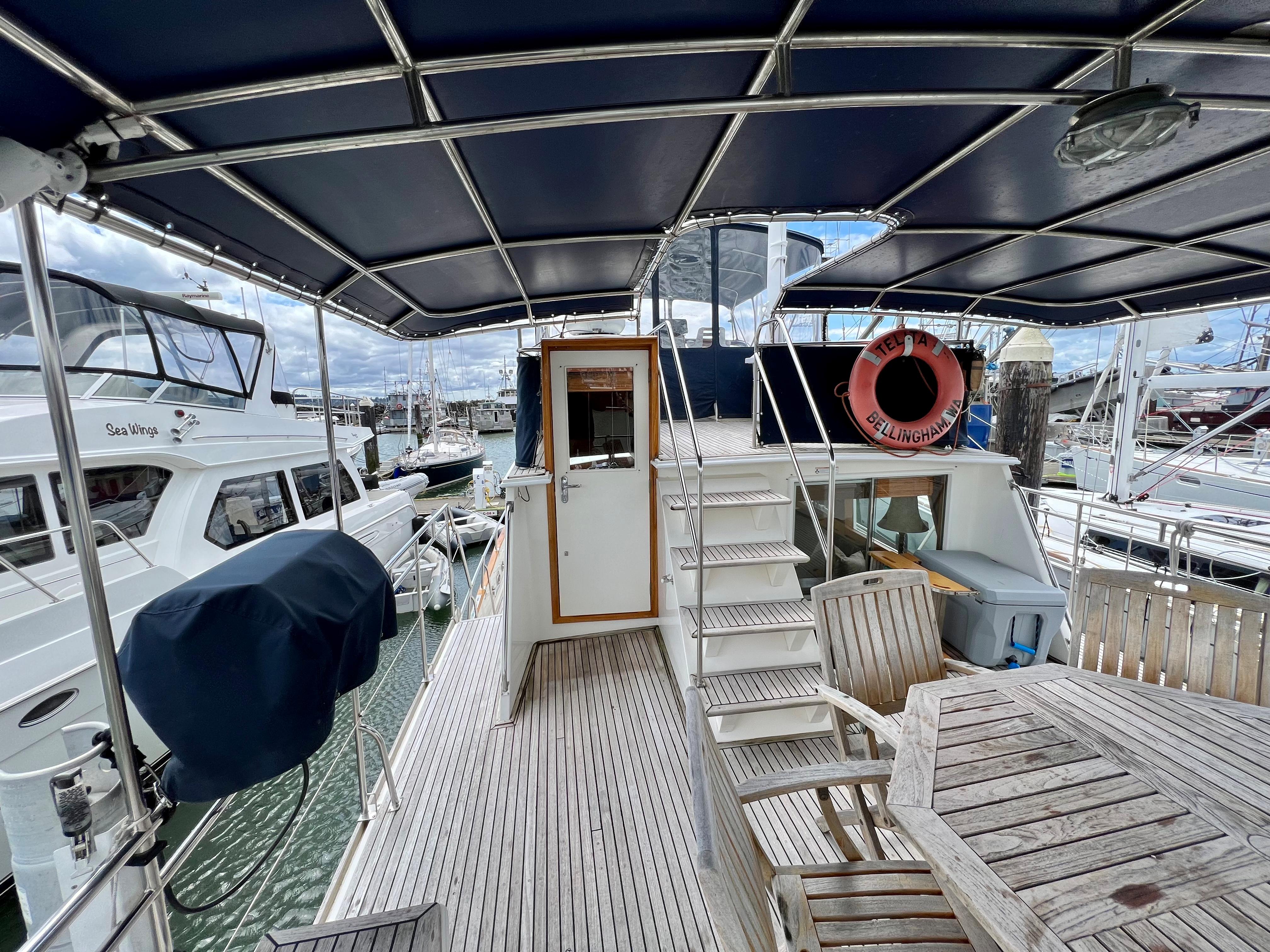 Aft deck seating