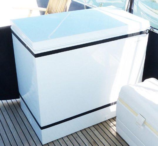 Flybridge freezer