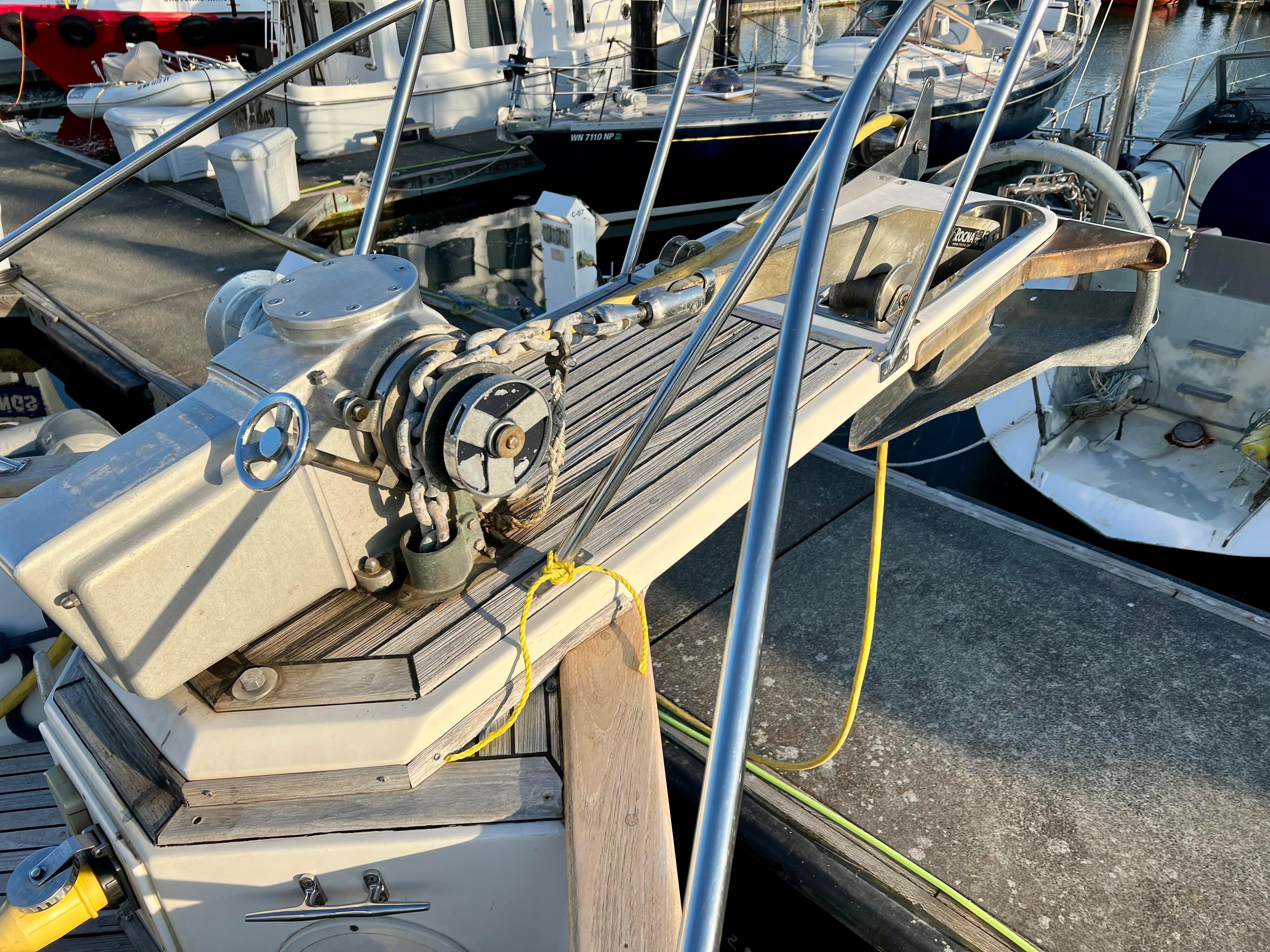 Windlass & 55 lbs Rocna anchor