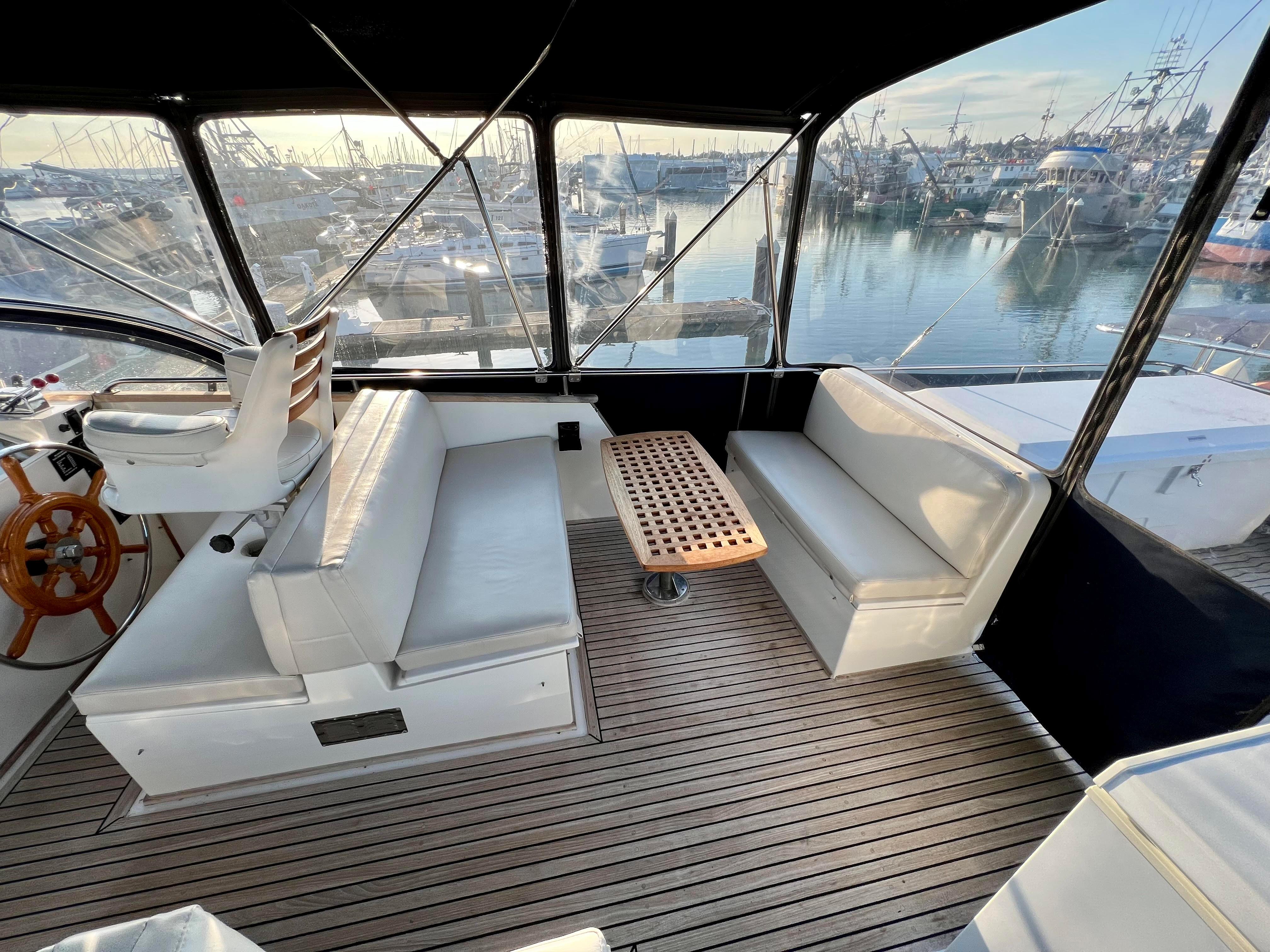 Flybridge seating