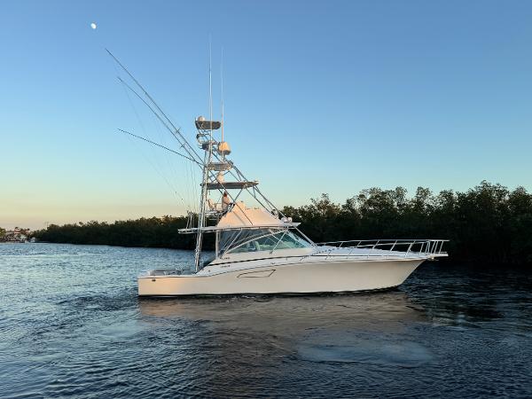 1999 Cabo 45 Express