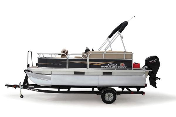 2021 Sun Tracker boat for sale, model of the boat is BASS BUGGY 16 XL SELECT & Image # 12 of 87