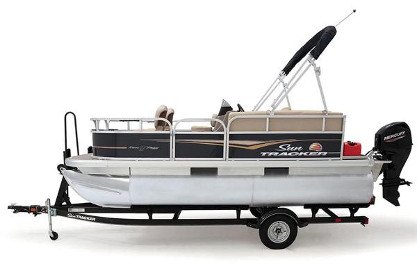 2021 Sun Tracker boat for sale, model of the boat is BASS BUGGY 16 XL SELECT & Image # 27 of 87