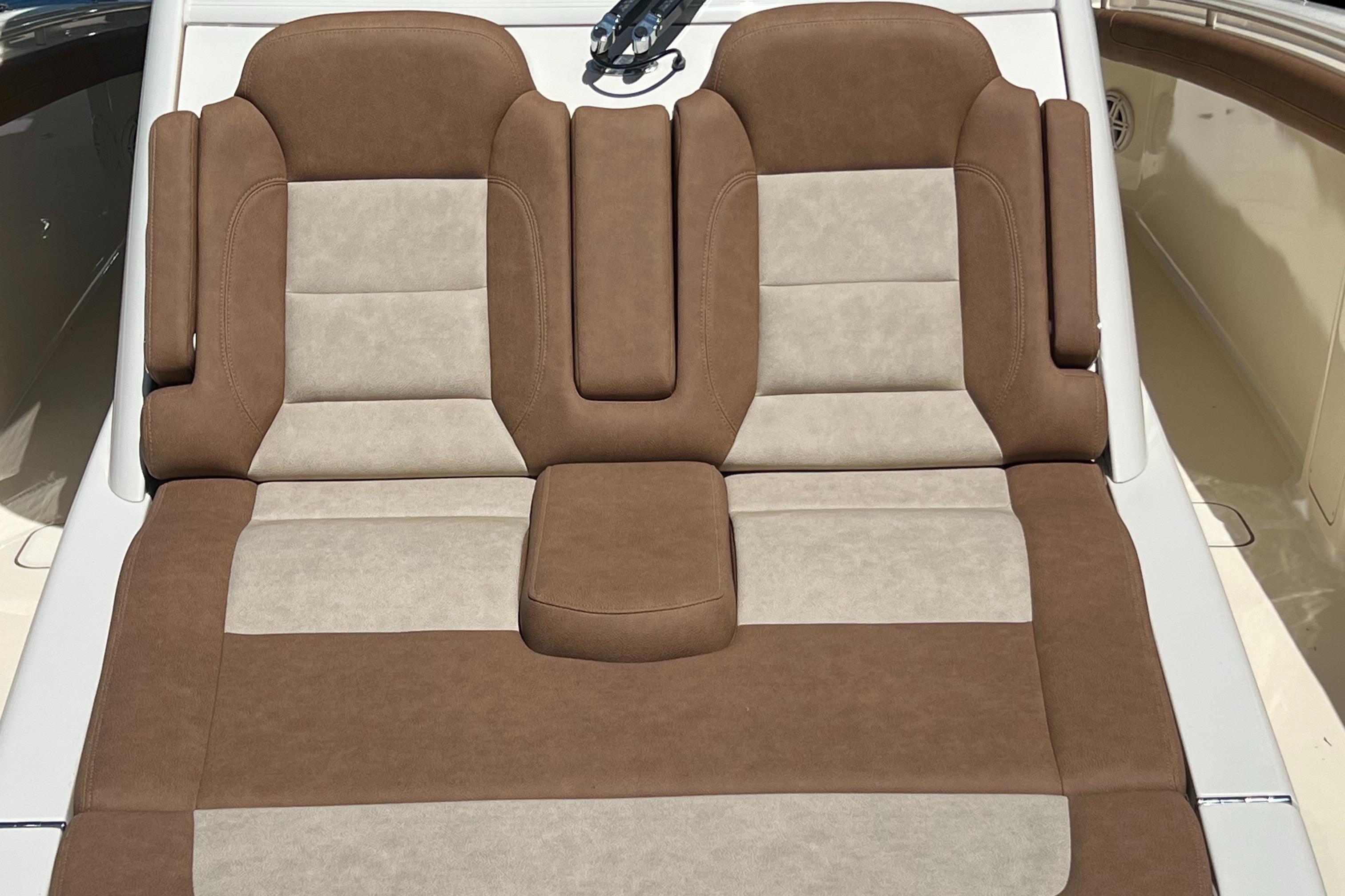 42' 2018 Scout 42 LXF - Seating