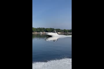 Cruisers-yachts 340-EXPRESS video