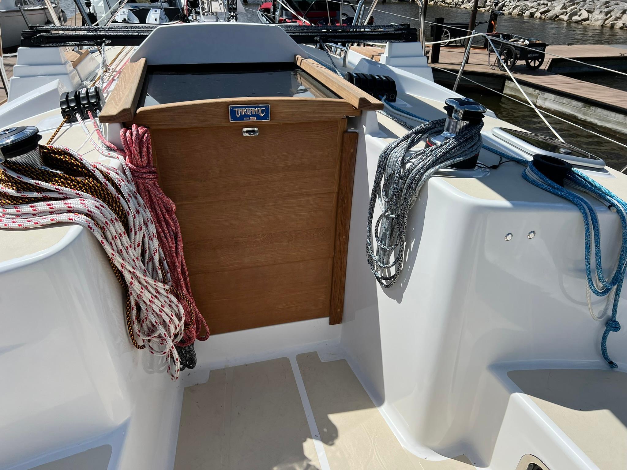 Tartan-395 2025-395 RI-US-2025 Tartan 395 sailboat cockpit with ropes and wooden hatch.-9826454 | Thumbnail
