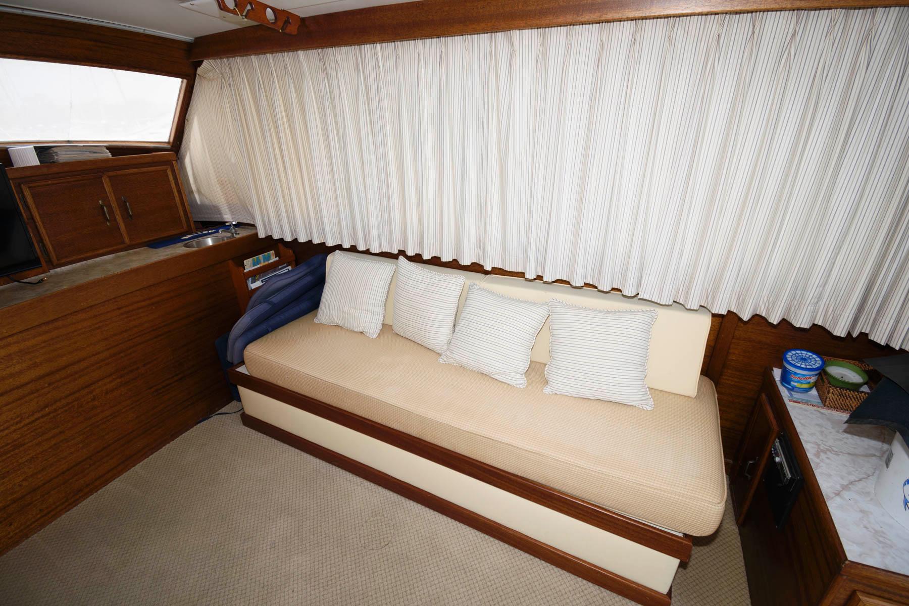 M 6364 MD Knot 10 Yacht Sales
