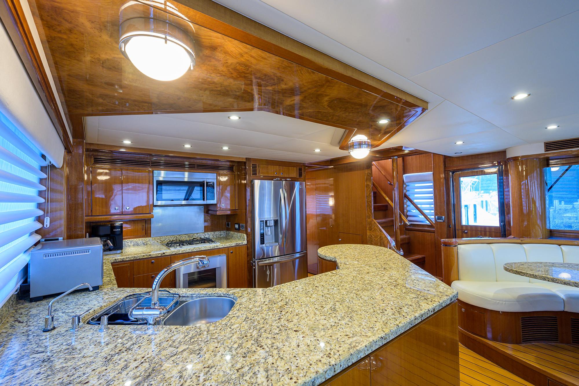 Ocean Alexander 80 BARNSTAR - Galley & Dinette