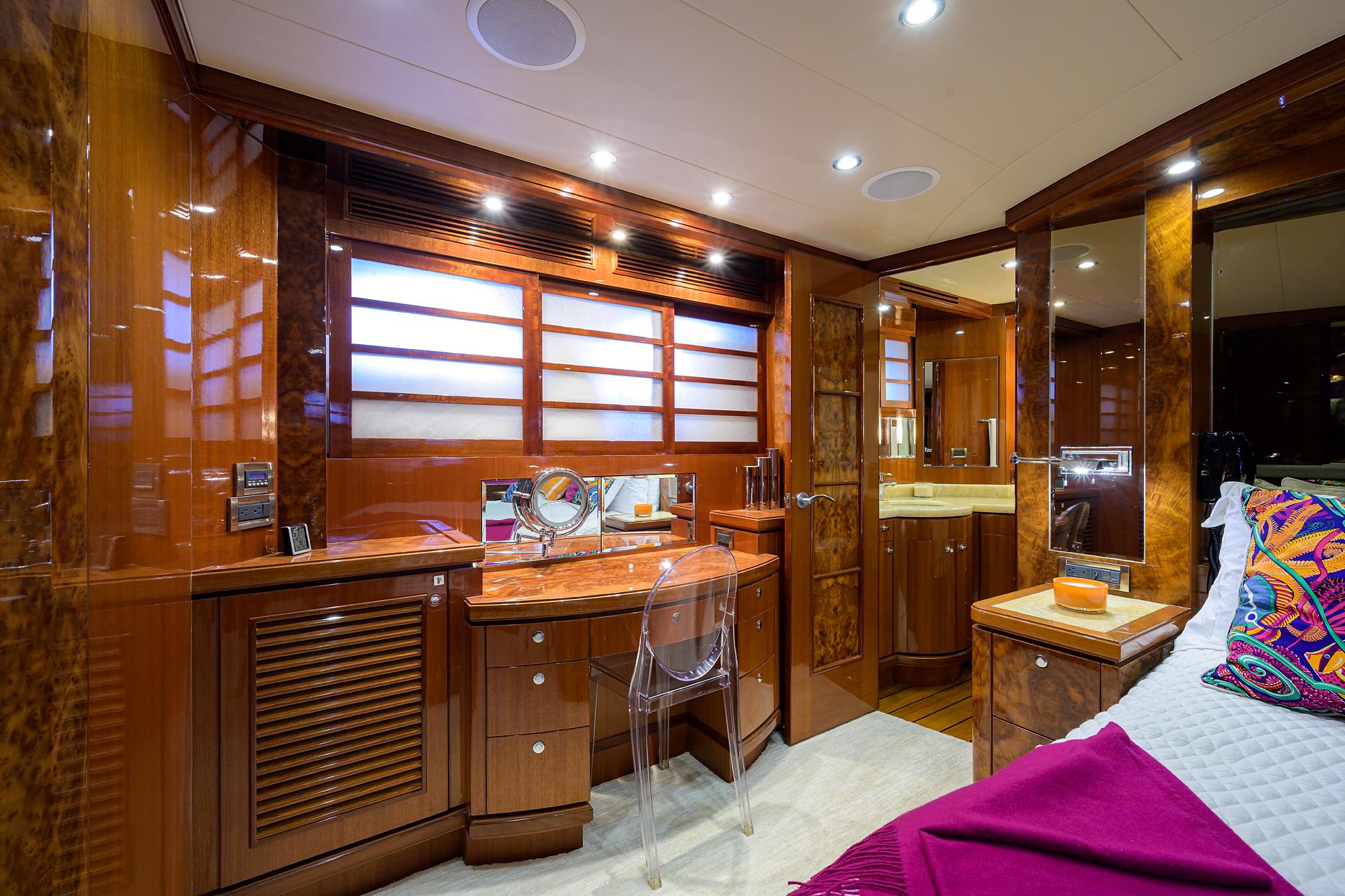 Ocean Alexander 80 BARNSTAR - Master Stateroom