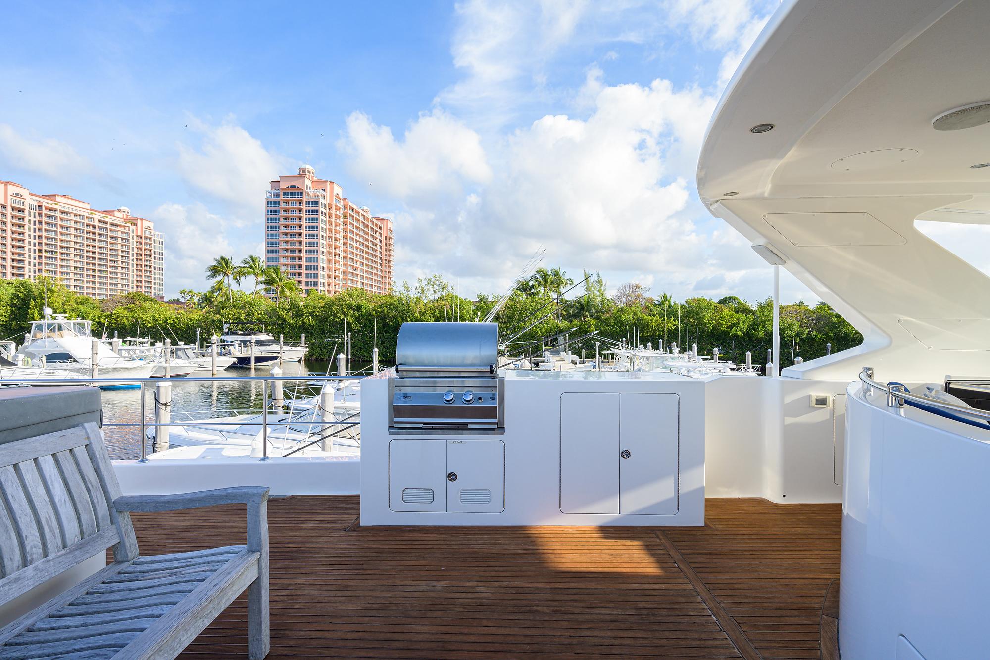 Ocean Alexander 80 BARNSTAR - Bridge Deck & Grill