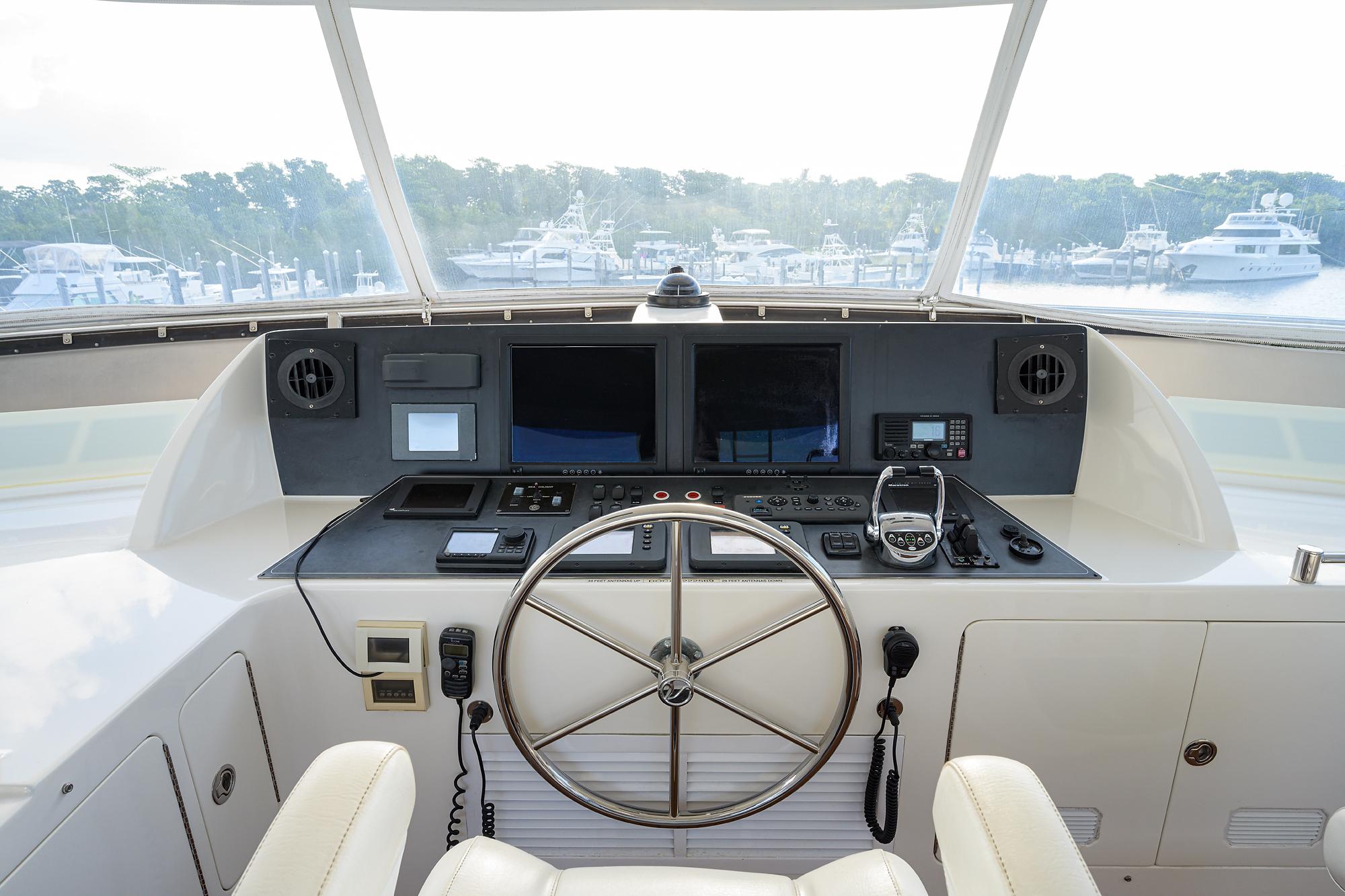 Ocean Alexander 80 BARNSTAR - Flybridge Helm Electronics