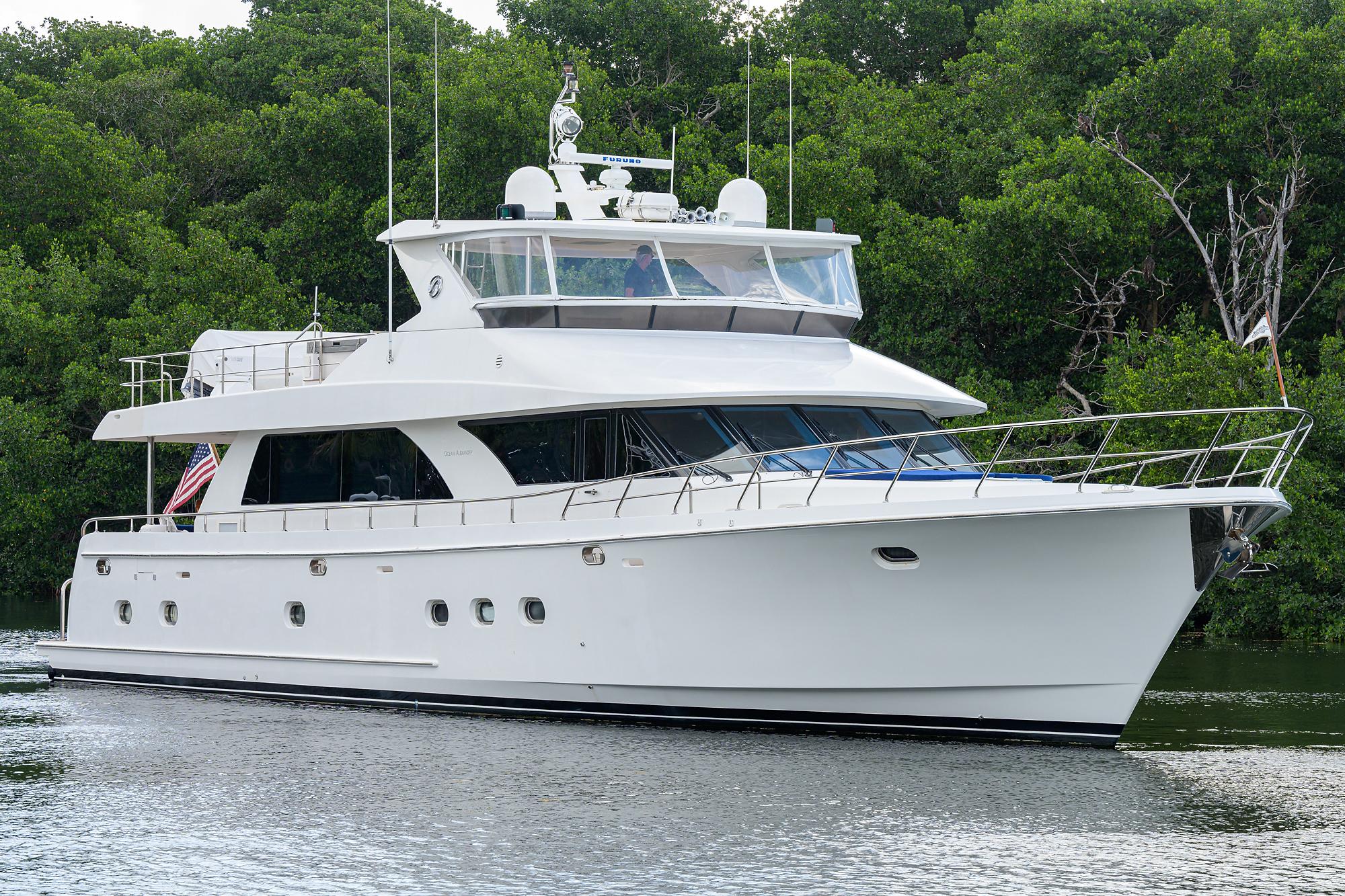 Ocean Alexander 80 BARNSTAR - Starboard Bow Profile