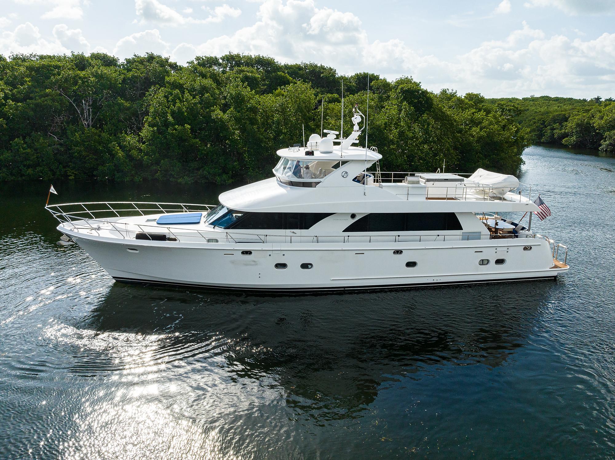 Ocean Alexander 80 BARNSTAR - Port Profile On Water