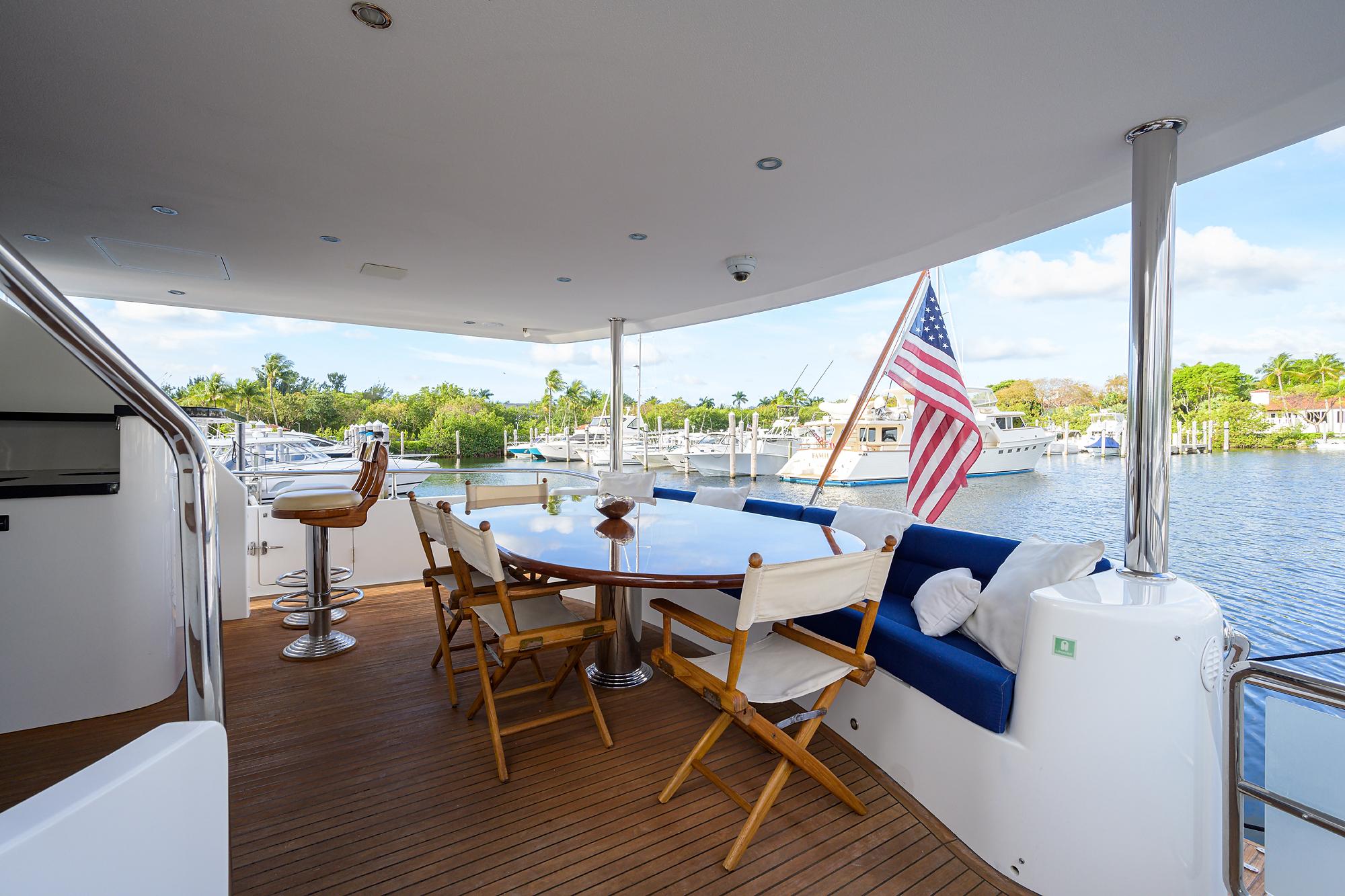 Ocean Alexander 80 BARNSTAR - Aft Deck Table