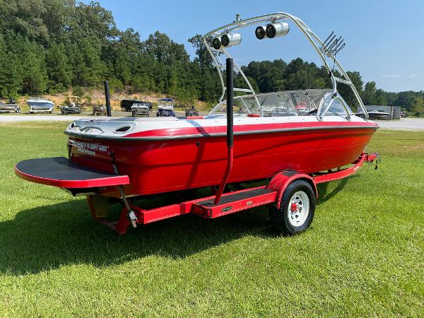 2005 Moomba boat for sale, model of the boat is Mobius LS & Image # 2 of 18