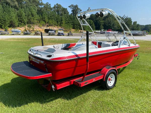 2005 Moomba boat for sale, model of the boat is Mobius LS & Image # 3 of 18