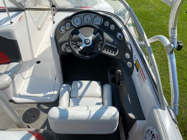 2005 Moomba boat for sale, model of the boat is Mobius LS & Image # 9 of 18