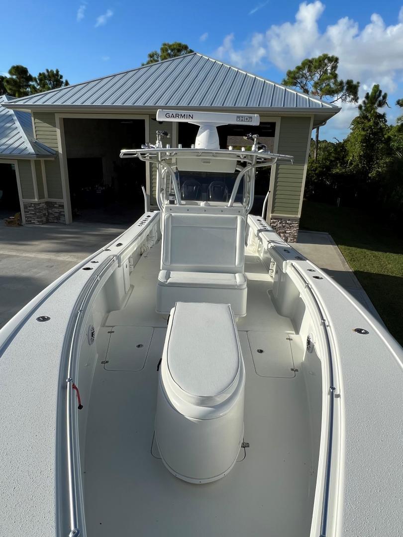 Yellowfin-32 Offshore 2016-32 Yellowfin FL-US-2016 Yellowfin 32 Offshore boat docked near a garage under a clear blue sky.-9806474 | Thumbnail
