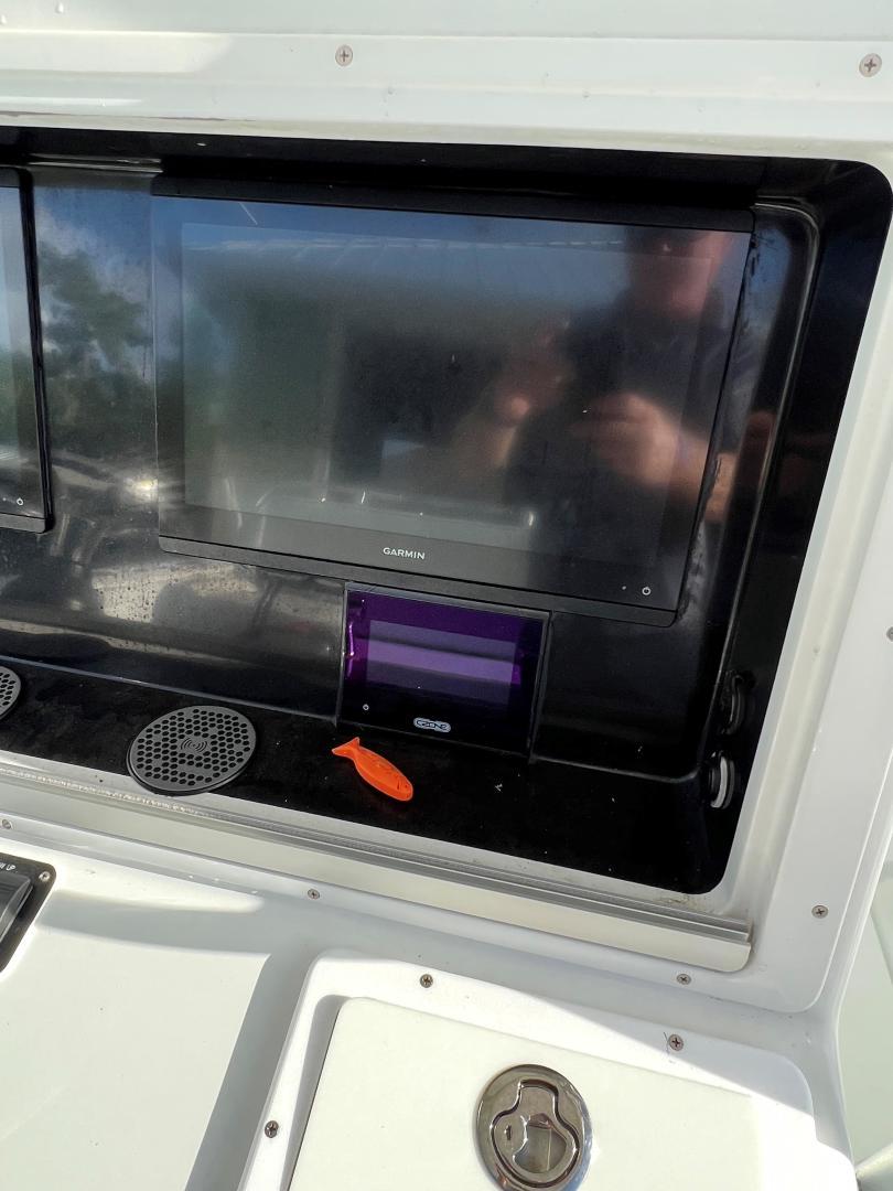 Yellowfin-32 Offshore 2016-32 Yellowfin FL-US-2016 Yellowfin 32 Offshore dashboard with Garmin display and controls.-9806474 | Thumbnail
