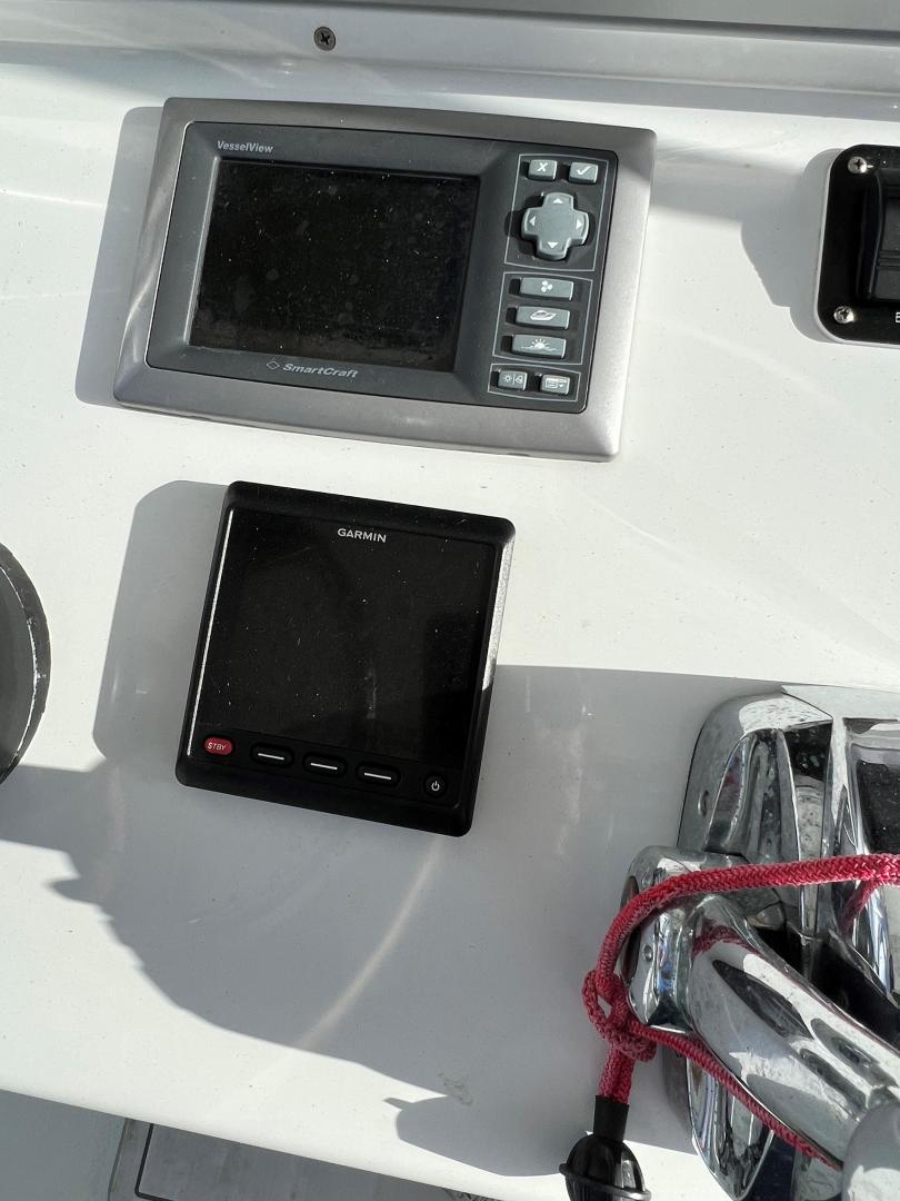 Yellowfin-32 Offshore 2016-32 Yellowfin FL-US-2016 Yellowfin 32 Offshore dashboard with navigation controls and equipment.-9806474 | Thumbnail