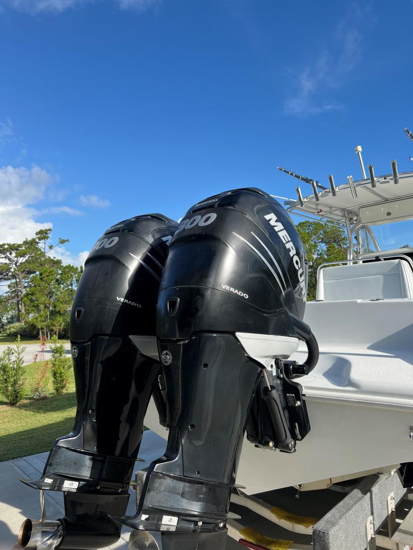 Yellowfin-32 Offshore 2016-32 Yellowfin FL-US-2016 Yellowfin 32 Offshore boat with twin Mercury outboard engines, under clear blue sky.-9806474 | Thumbnail
