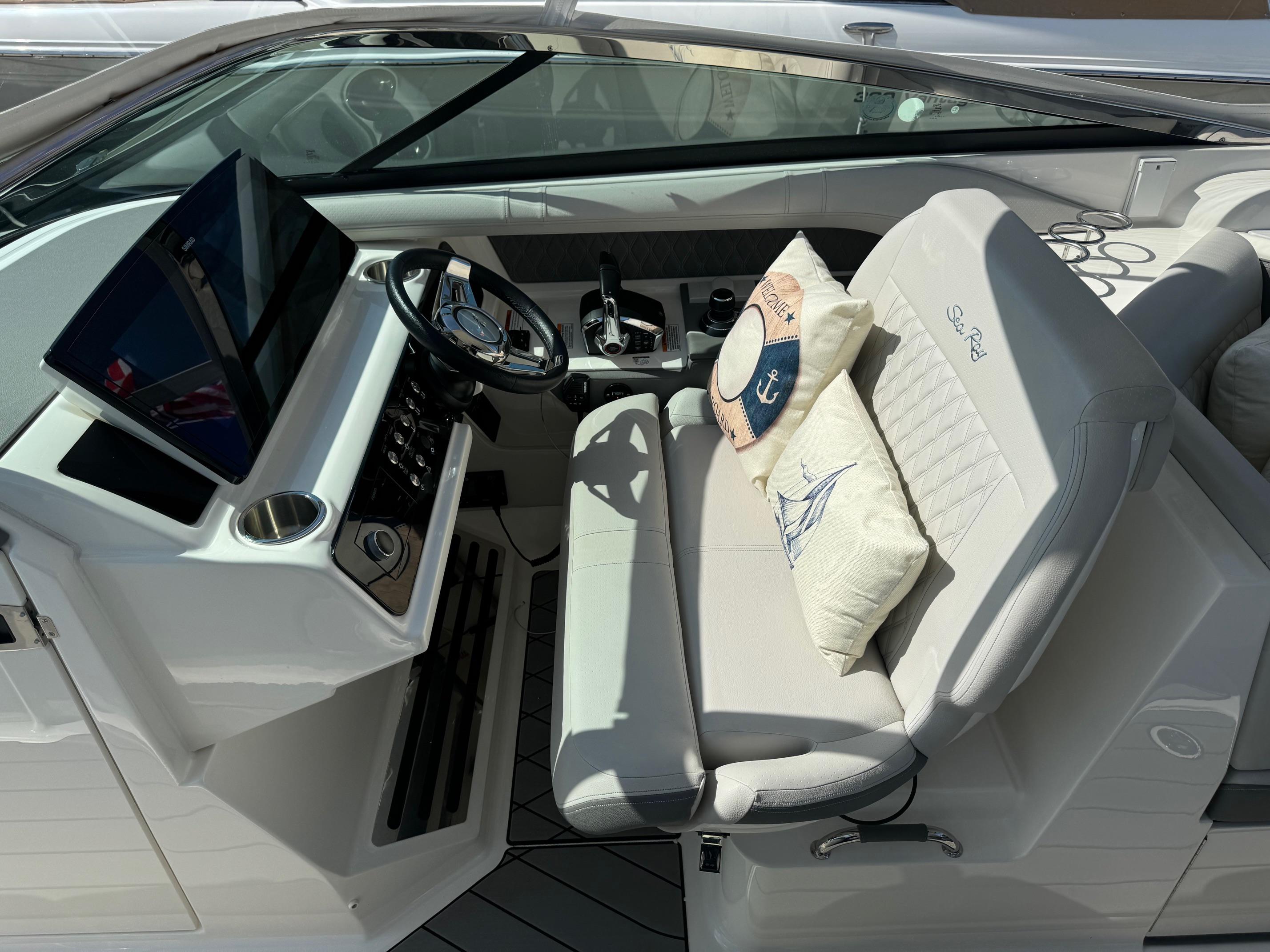 2023 Sea Ray SLX 310 Outboard #TBBB201B inventory image at Sun Country Marine Group, Newport Beach 2023 Sea Ray SLX 310 Outboard #TBBB201B inventory image at Sun Country Marine Group, Newport Beach
