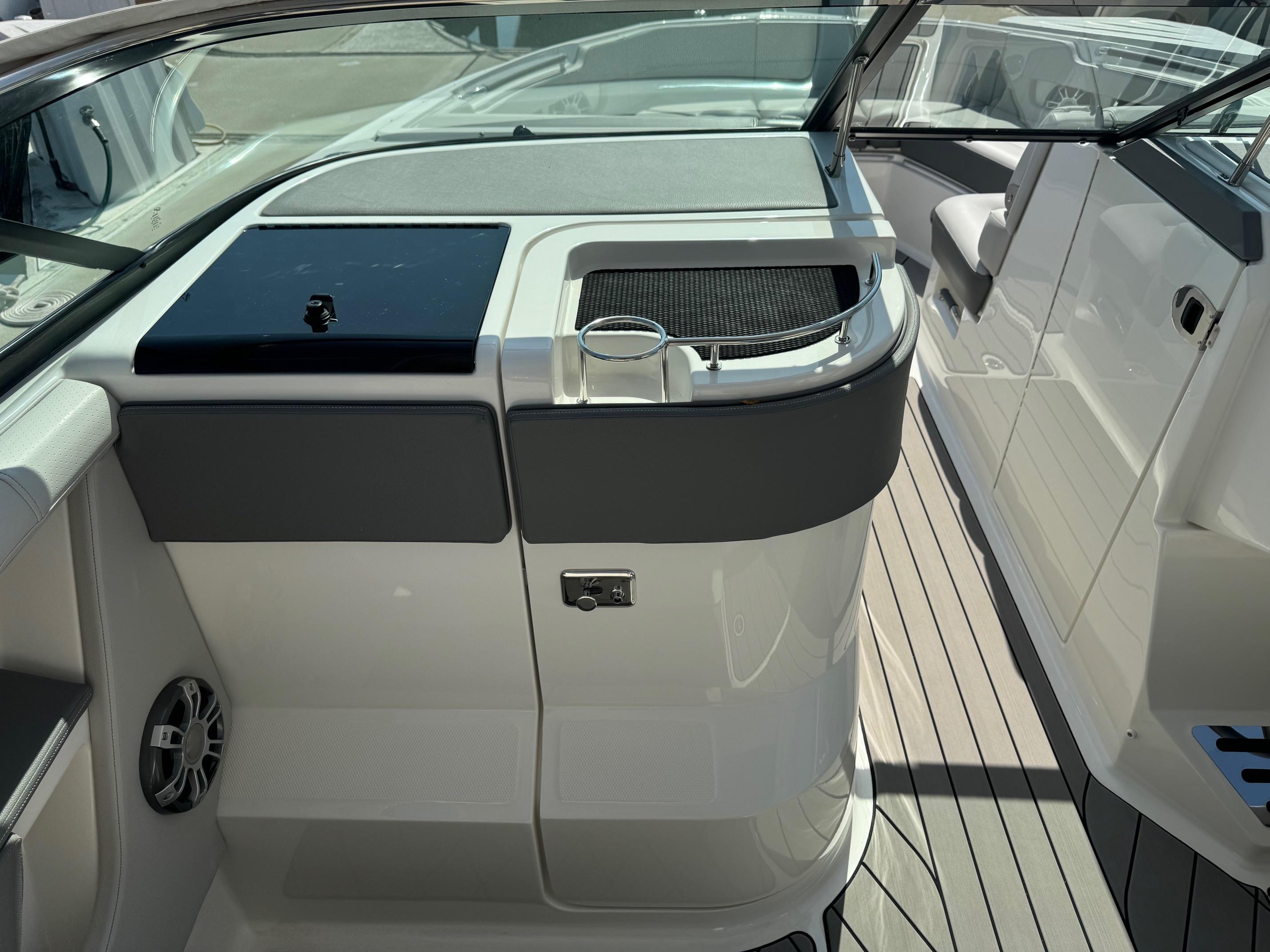 2023 Sea Ray SLX 310 Outboard #TBBB201B inventory image at Sun Country Marine Group, Newport Beach 2023 Sea Ray SLX 310 Outboard #TBBB201B inventory image at Sun Country Marine Group, Newport Beach