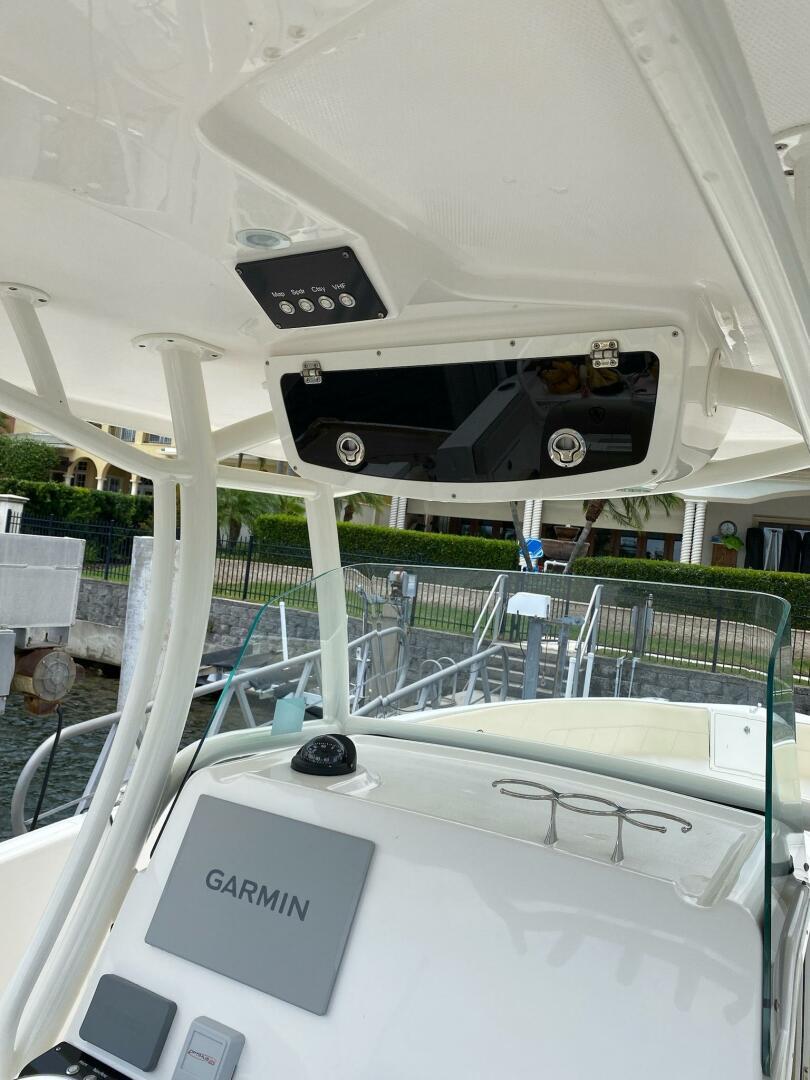 2020-century-3200-center-console-power-9806479-20250522182446238-1_XLARGE