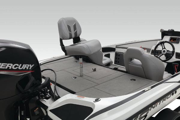 2021 Nitro boat for sale, model of the boat is Z18 & Image # 25 of 55