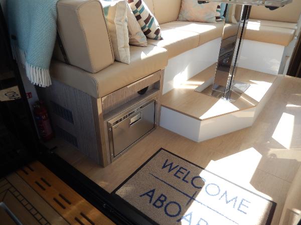 Sealine C390