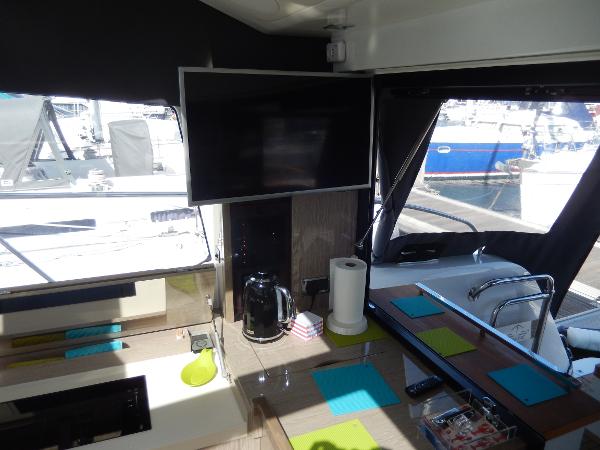 Sealine C390