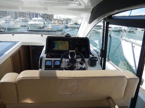 Sealine C390
