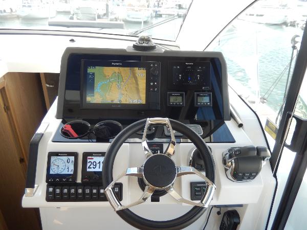 Sealine C390