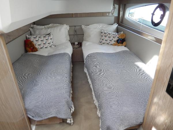 Sealine C390
