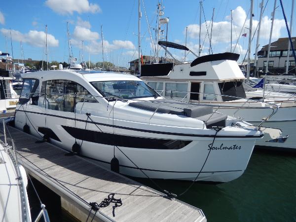 Sealine C390