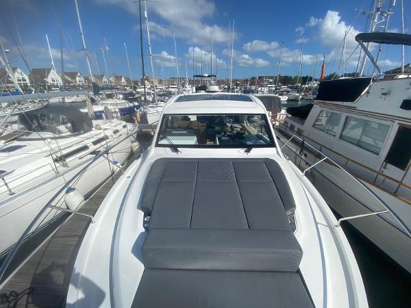 Sealine C390