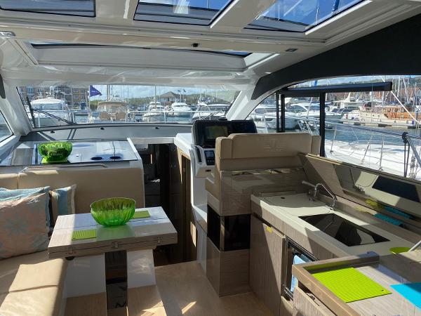 Sealine C390