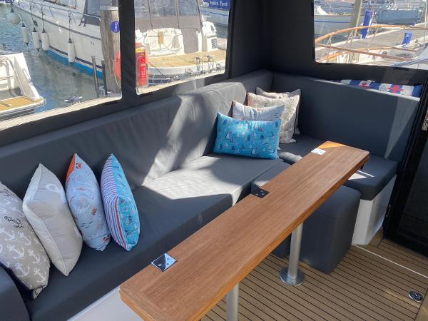 Sealine C390
