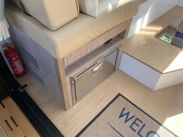 Sealine C390