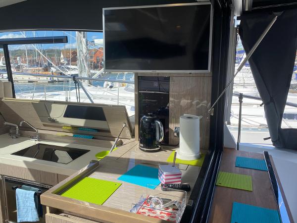 Sealine C390