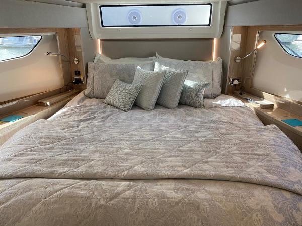 Sealine C390