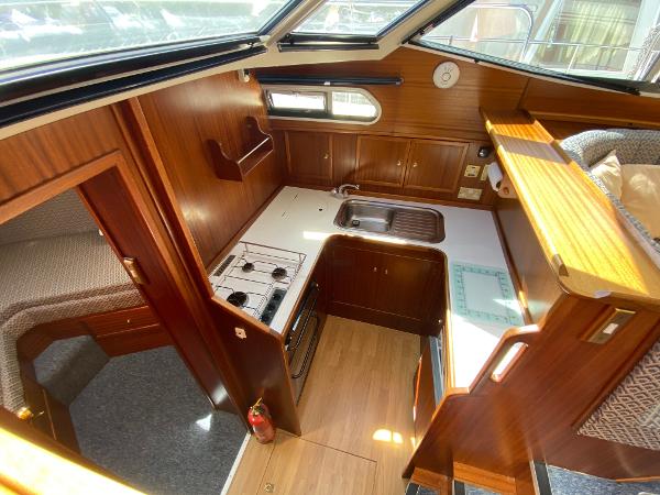 1998 Broom Ocean 34