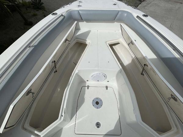 28' Boston Whaler, Listing Number 100913871, Image No. 3