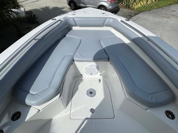 28' Boston Whaler, Listing Number 100913871, - Photo No. 4
