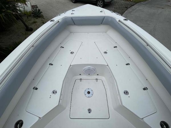 28' Boston Whaler, Listing Number 100913871, Image No. 7