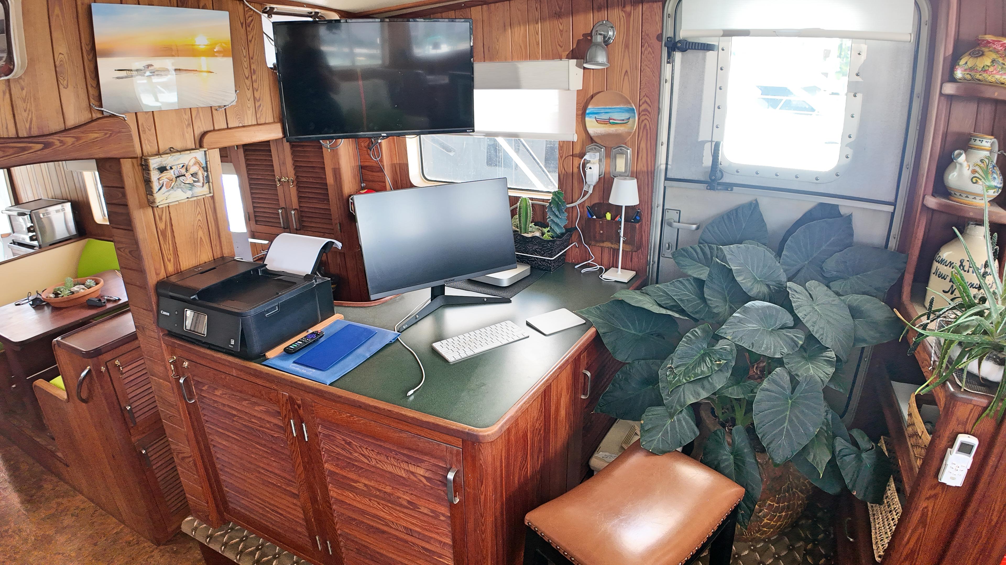 Custom-Holland Marine 50 Custom Trawler 1993-La Vita Marina SC-US-Interior of 1993 Holland Marine 50 Custom Trawler with office setup and greenery.-9816492 | Thumbnail