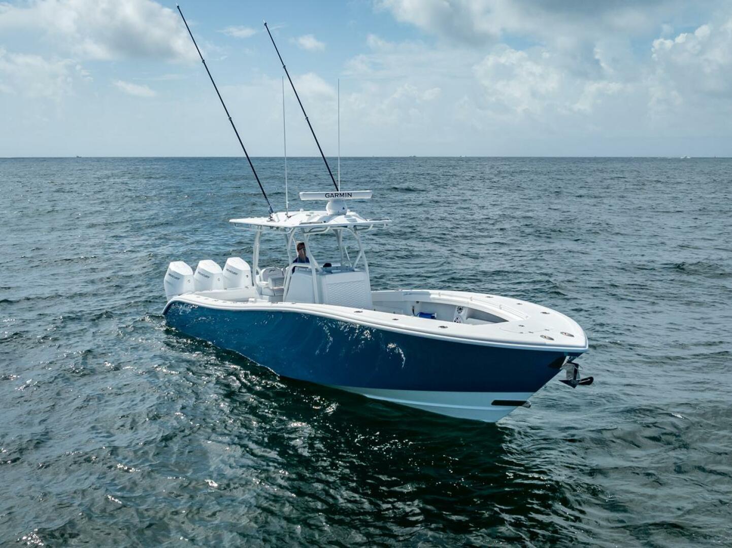 Yellowfin-34 Offshore 2025-34 Offshore FL-US-2025 Yellowfin 34 Offshore boat cruising on open sea under cloudy sky.-9806499 | Thumbnail