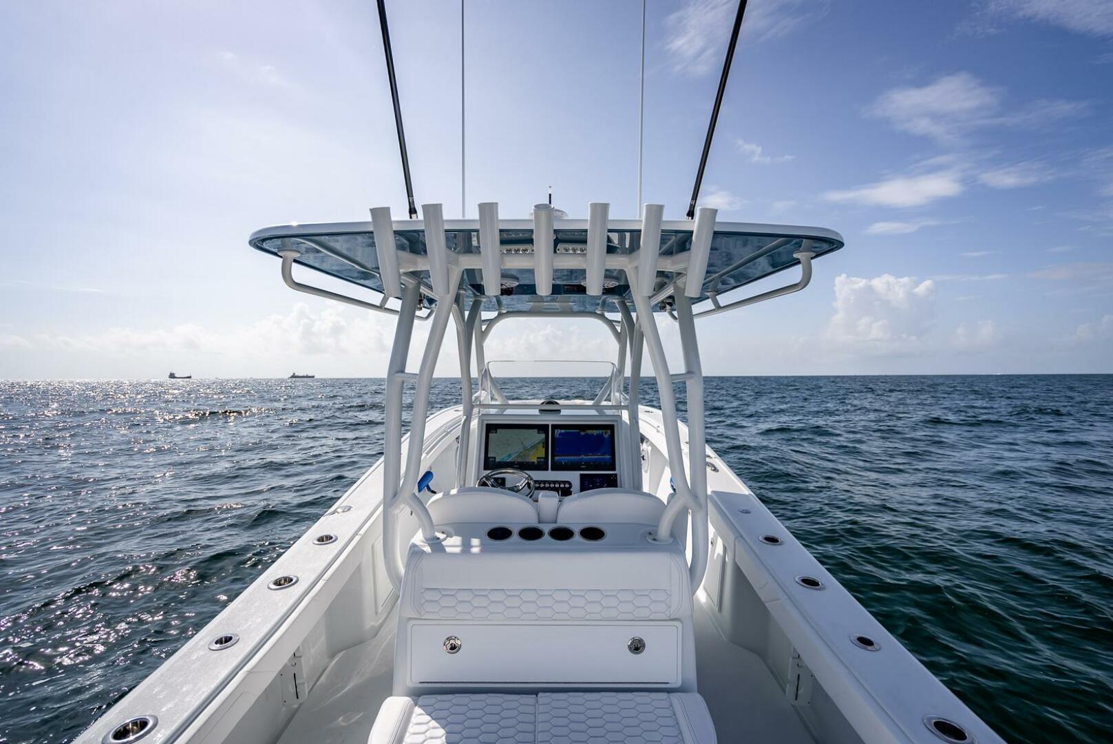 Yellowfin-34 Offshore 2025-34 Offshore FL-US-2025 Yellowfin 34 Offshore boat on open sea under clear blue sky.-9806499 | Thumbnail